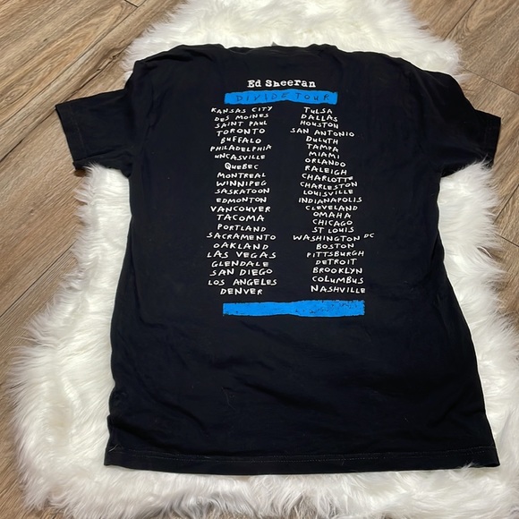 Ed Sheeran Divide Tour Black Blue Short Sleeve Graphic T Shirt Adult Small - Picture 7 of 7